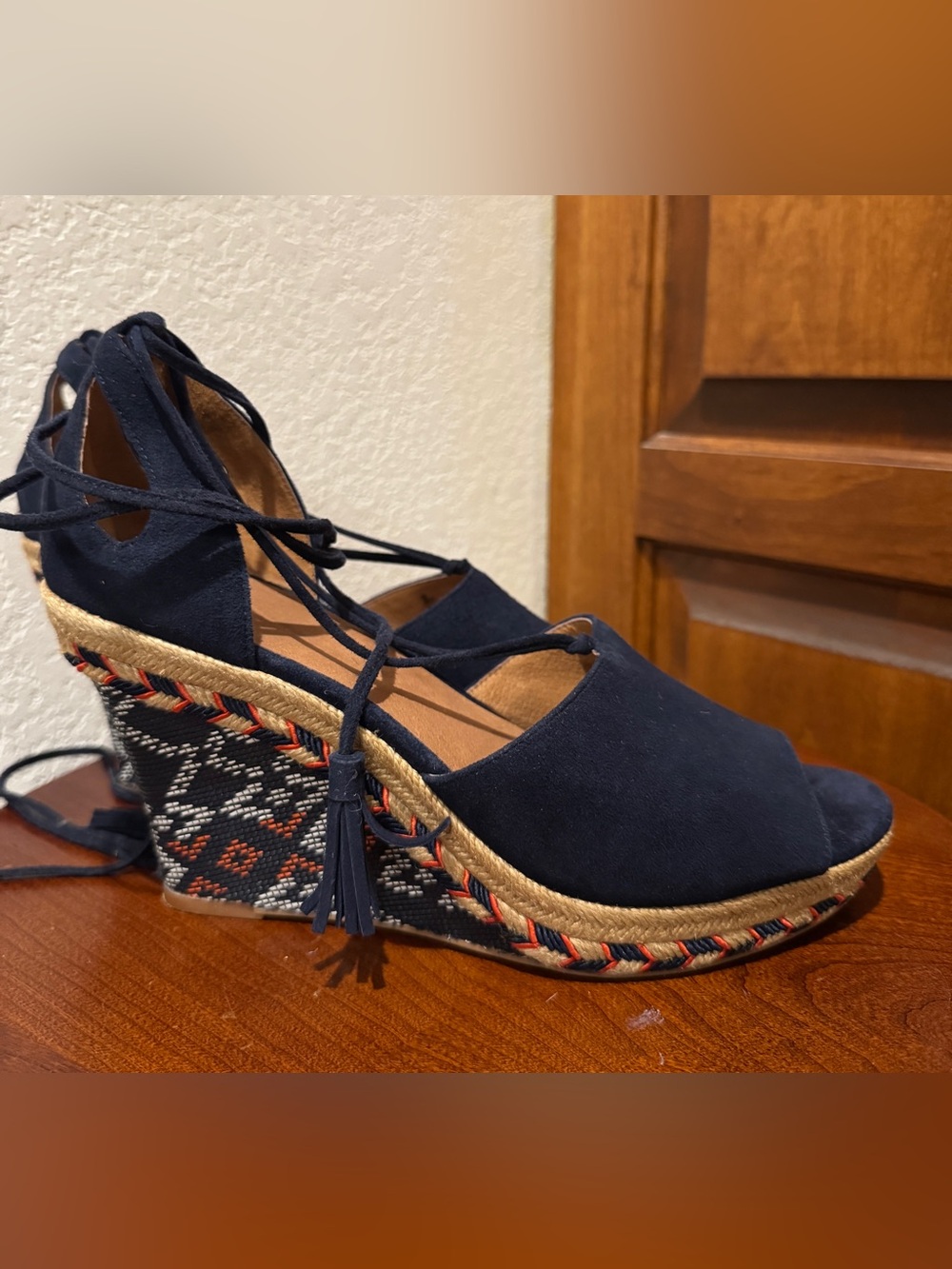 Cabi Isla Espadrille Wedge Sandals Navy Blue Suede Aztec Embroidered 6001